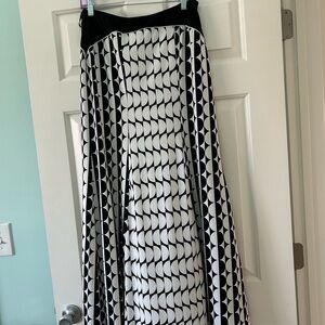 New York & Company Black and White Graphic Maxi Skirt